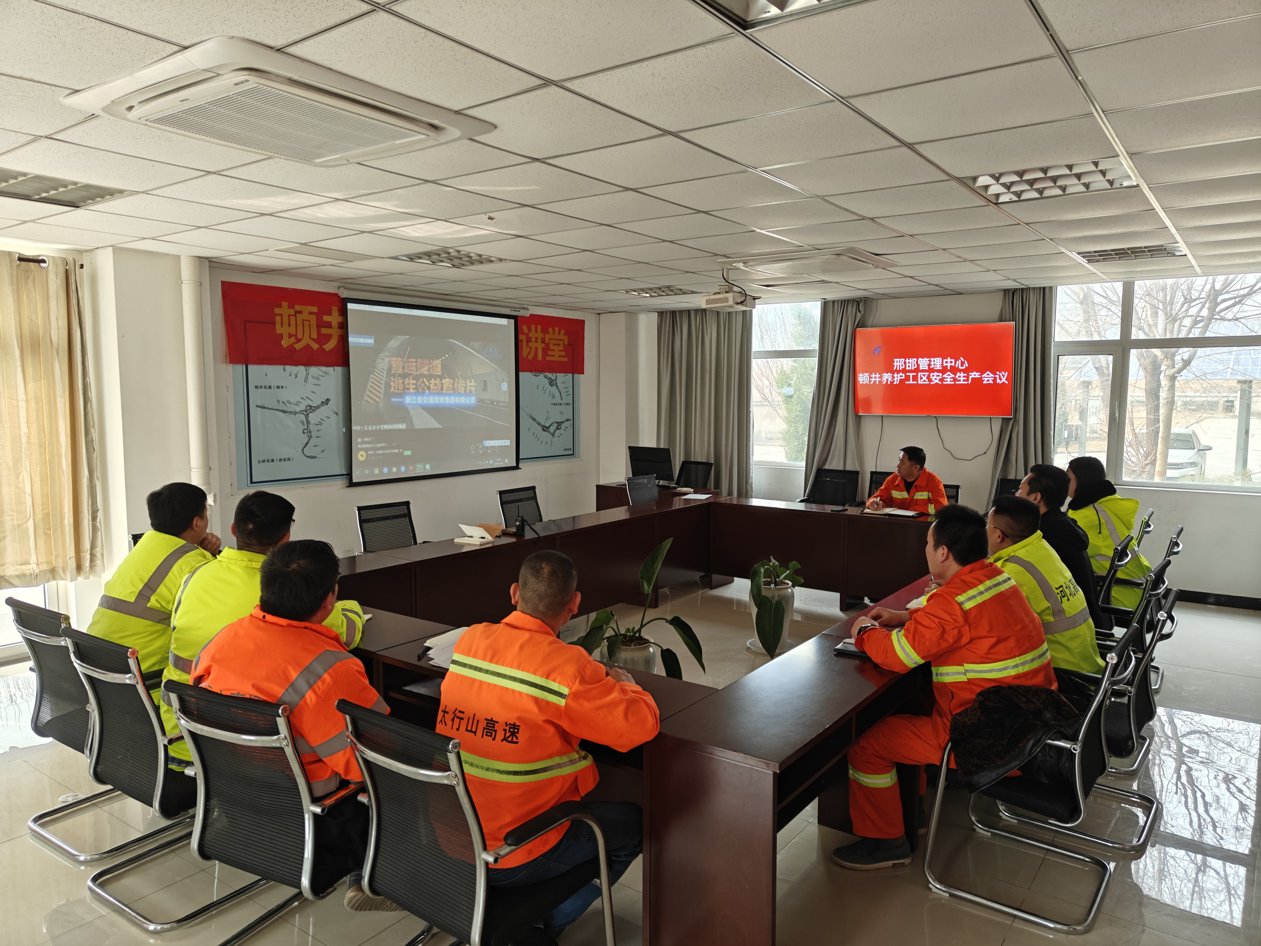 746d38fbe47898d4cc72bdc0d3ef3f51.jpg 746d38fbe47898d4cc72bdc0d3ef3f51.jpg