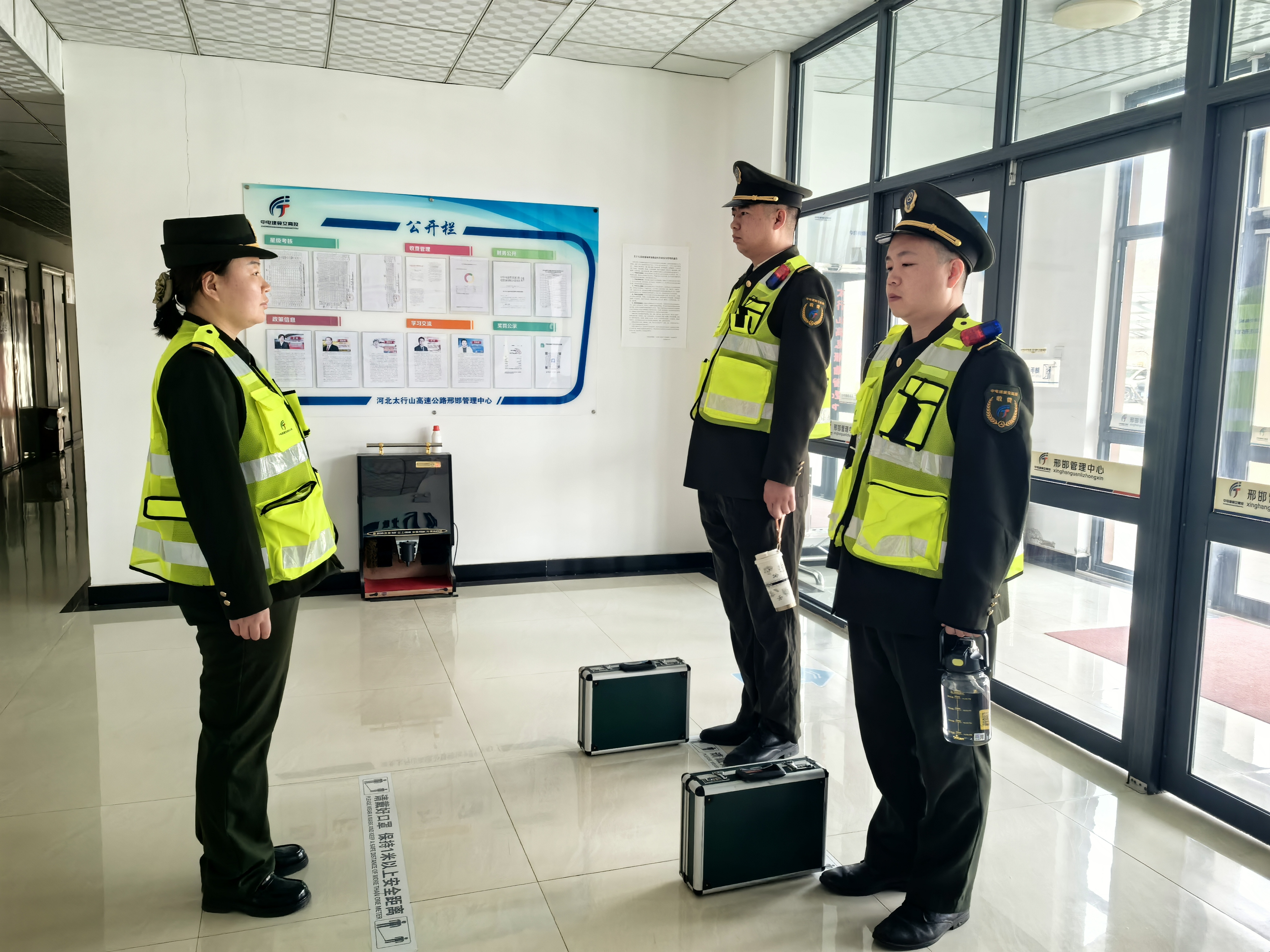 3.26用好“岗前三分钟” 把好春季安全关内丘北收费站扎实开展岗前安全警示.jpg 3.26用好“岗前三分钟” 把好春季安全关内丘北收费站扎实开展岗前安全警示.jpg