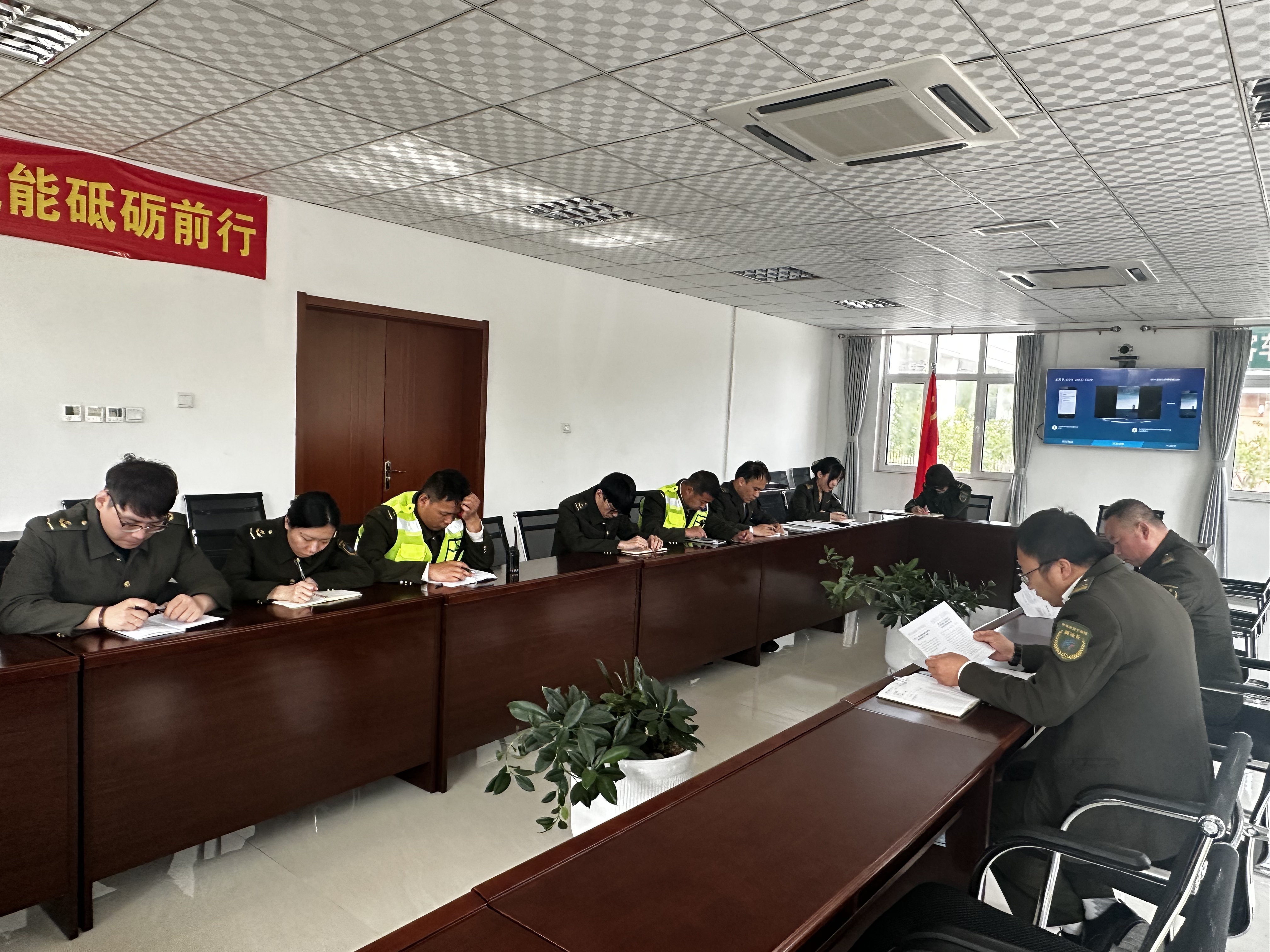 内丘北收费站召开“五四青年节·降本增效当先锋”主题实践活动部署会.jpg 内丘北收费站召开“五四青年节·降本增效当先锋”主题实践活动部署会.jpg